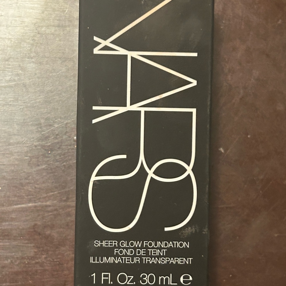 Nars Sheer Glow Foundation Mali